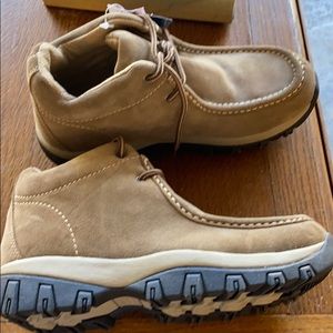 Men’s brown boot- new